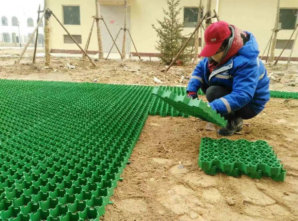 塑料植草格与水泥植草砖，如何取舍