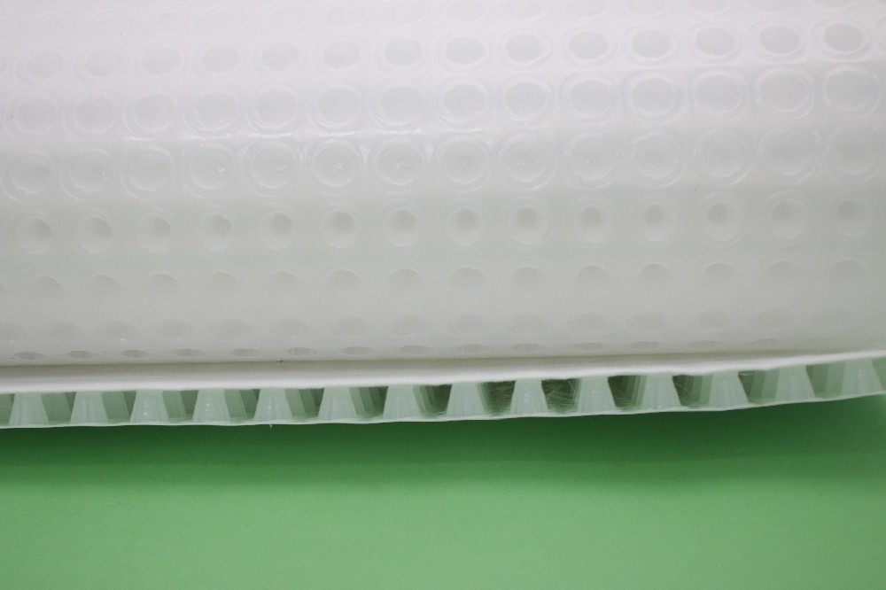 PED14高分子防护排水异形片自粘土工布的优势